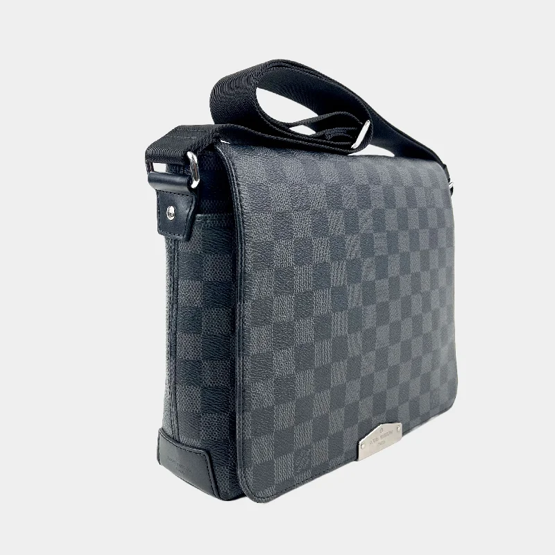 Louis Vuitton Alma bags with a leather - wrapped handle for a luxurious feelLOUIS VUITTON District Messenger PM Graphite