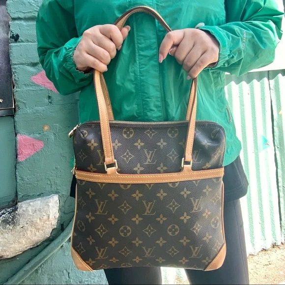 Louis Vuitton handbags with a metal - framed clasp for durabilityLOUIS VUITTON Coussin shoulder bag TWS pop