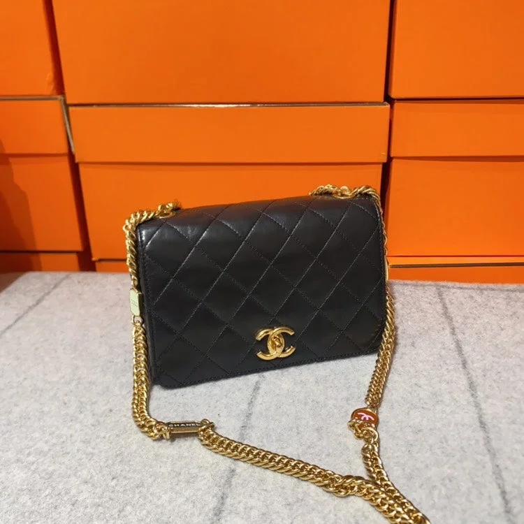 Chanel Lightweight Handbag for Daily ErrandsChanel Chip Black Bag